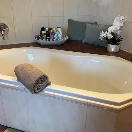 شقة Neue Stilvolle Nr 3 Nur 10 Min Zu Fuss Von Legoland Entfernt 75m2 Eg, Terrasse Mit Waldblick, Wunderschoener Garten, Whirlpool Auf Der Terrasse, Grosses Bad, Ruhige Lage, Erholung, Waldweg15 My Luxury