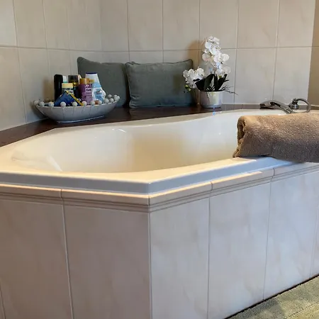 Neue Stilvolle Nr 3 Nur 10 Min Zu Fuss Von Legoland Entfernt 75m2 Eg, Terrasse Mit Waldblick, Wunderschoener Garten, Whirlpool Auf Der Terrasse, Grosses Bad, Ruhige Lage, Erholung, Waldweg15 My Luxury Apartment Kleinkotz