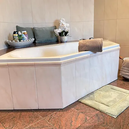 Neue Stilvolle Nr 3 Nur 10 Min Zu Fuss Von Legoland Entfernt 75m2 Eg, Terrasse Mit Waldblick, Wunderschoener Garten, Whirlpool Auf Der Terrasse, Grosses Bad, Ruhige Lage, Erholung, Waldweg15 My Luxury شقة Kleinkötz