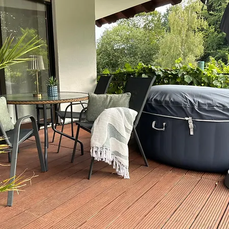 Neue Stilvolle Nr 3 Nur 10 Min Zu Fuss Von Legoland Entfernt 75m2 Eg, Terrasse Mit Waldblick, Wunderschoener Garten, Whirlpool Auf Der Terrasse, Grosses Bad, Ruhige Lage, Erholung, Waldweg15 My Luxury شقة Kleinkötz